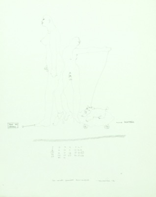 Un couple promène son enfant